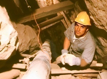 Золото,-ложь-и-видеопленка-Куда-золото-идет,-там-кровь-течет