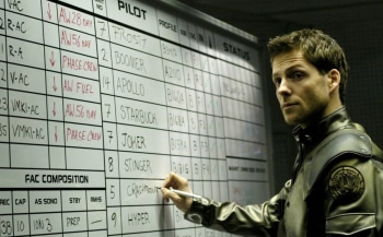 Звездный-крейсер-Галактика-В-звездном-потоке