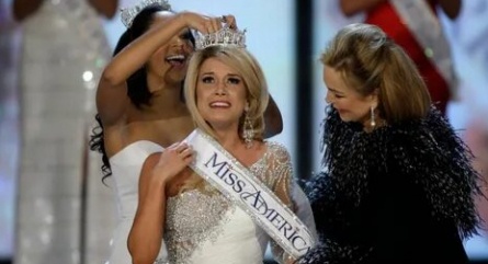 17-летняя жительница Небраски стала Мисс Америкой-2011 кадры 17-летняя жительница Небраски стала Мисс Америкой-2011 кадры