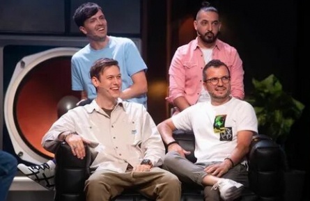 Отец и муж в роли актера импровизации: Арсений Попов рассказывает о своей семье на ТНТ кадры