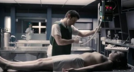 Дыхание остановилось на сцене: актриса Джоди Комер стала жертвой смога в Нью-Йорке кадры