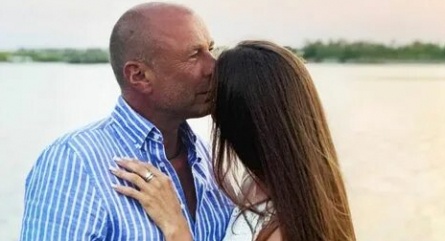 Любовь и страсть Александра Половцева: 25 лет брака и молодая новая жена, которых объединило одно увлечение кадры Любовь и страсть Александра Половцева: 25 лет брака и молодая новая жена, которых объединило одно увлечение кадры