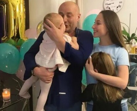 Семья Александра Жулина: кто остался рядом, а кого потерял? Встречайте молодую жену и трех дочек спортсмена кадры