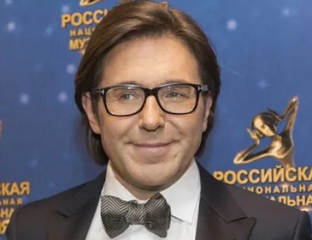 Андрей Малахов спровоцировал драку работников СМИ кадры