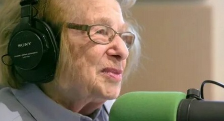 Ask Dr. Ruth кадры Ask Dr. Ruth кадры