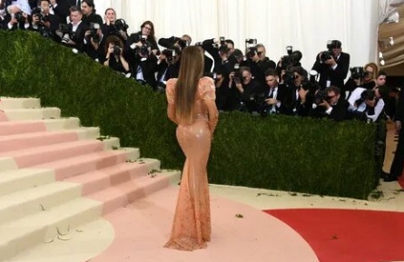 Бейонсе эпатировала гостей на Costume Institute Gala кадры Бейонсе эпатировала гостей на Costume Institute Gala кадры