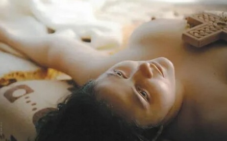 Бог существует, её имя – Петруния кадры