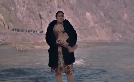 Бог существует, её имя – Петруния кадры