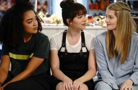 Большие буквы кадры