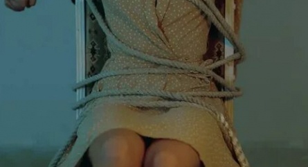 Chair Tied кадры Chair Tied кадры