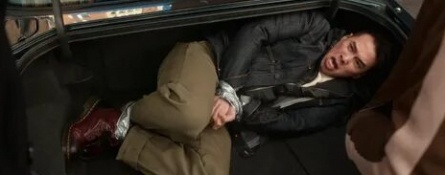Человек в багажнике кадры Человек в багажнике кадры