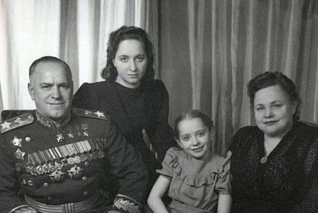 Наследники великого маршала: чем занимаются дети и внуки Жукова сегодня? кадры Наследники великого маршала: чем занимаются дети и внуки Жукова сегодня? кадры
