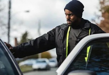 Черный коп кадры