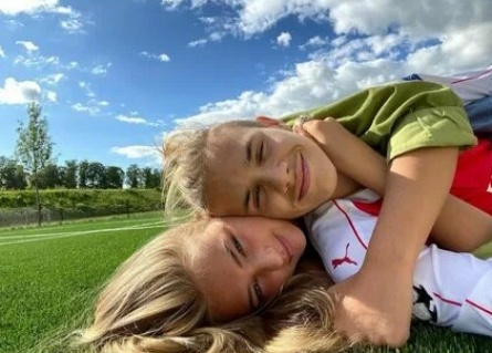 Чета Бекхэмов поздравила сынишку Ромео с 8-летием кадры
