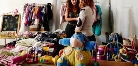 Что делать с ненужными детскими вещами? кадры