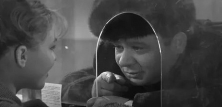 Загадочное исчезновение исполнительницы Оранжевой песни: что скрывает советское небо? кадры