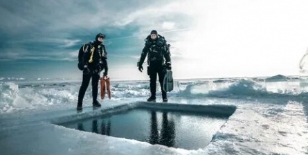 Дайвинг на зимнем Байкале кадры