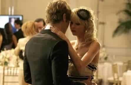 Девушка-сплетница-4 кадры