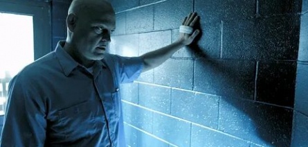 Драка в блоке 99 кадры Драка в блоке 99 кадры