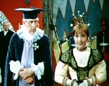 Двенадцать месяцев кадры