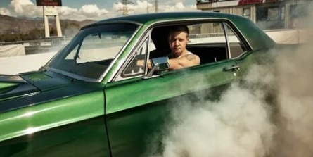 Джереми Реннер сядет за баранку БМВ кадры Джереми Реннер сядет за баранку БМВ кадры