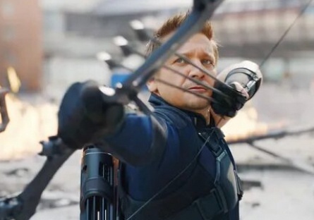 Джереми Реннер заделался криминальным гением кадры Джереми Реннер заделался криминальным гением кадры