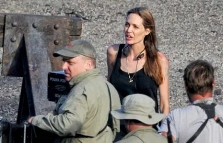 Джоли побывала на войне кадры