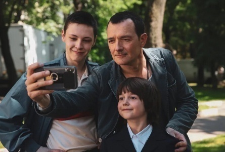 Советское кино становится наследием: Егор Бероев воспитывает дочь в его мире кадры