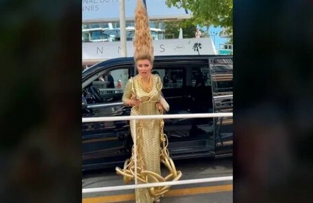 Елена Ленина презентовала самое золотое платье кадры