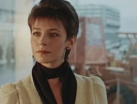 Елена Сафонова. Цвет зимней вишни кадры