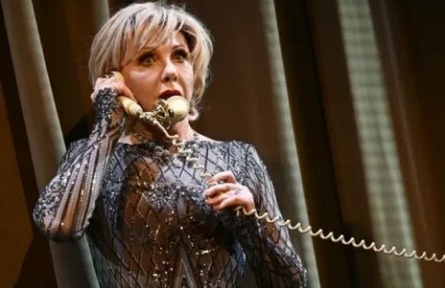 Елена Яковлева обижена на руководство Современника кадры