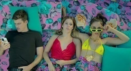 Элита: короткие истории. Гусман, Каэ, Ребека кадры Элита: короткие истории. Гусман, Каэ, Ребека кадры