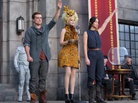 Fox и Lionsgate наконец-то поделили Дженнифер Лоуренс кадры Fox и Lionsgate наконец-то поделили Дженнифер Лоуренс кадры