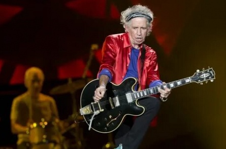 Гитарист The Rolling Stones бросил курить в 75 лет кадры Гитарист The Rolling Stones бросил курить в 75 лет кадры
