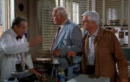 Голый пистолет. 33 и 1/3 кадры