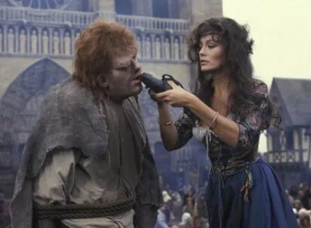 Горбун Собора Парижской Богоматери кадры