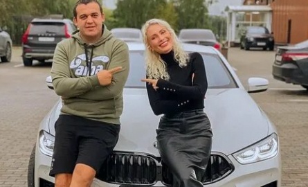 Гордон получила от мужа автомобиль кадры