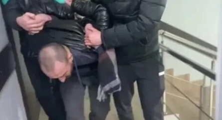 Идеолог Войны сбежал из России кадры
