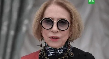 Инна Чурикова неудачно упала кадры