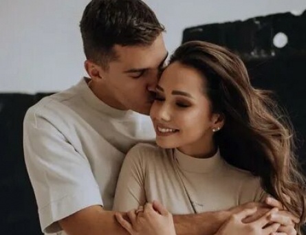 Непревзойденная история любви: Роман Зобнин и Рамина в объятиях страсти кадры