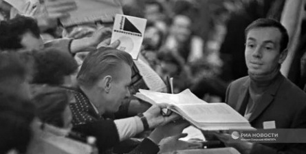 Их XX век Андрей Вознесенский кадры Их XX век Андрей Вознесенский кадры