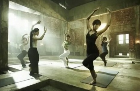 программа Здоровое ТВ: Йога дома 19 серия