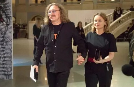 От любви до судьбы: история Юлии Проскуряковой, певицы из Екатеринбурга, которая стала женой Игоря Николаева и воспитывает дочь, будто отец вернулся к ней через нее кадры