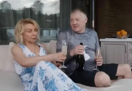 Непосильная правда рождения и семейные тайны: жизнь приемного сына Татьяны Овсиенко в наши дни кадры