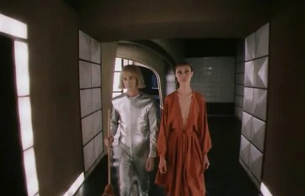 Гостья из будущего: за кадром с тайнами и откровениями кадры