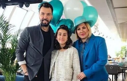 Дочь звездного дуэта: какая она, дочка Дениса Клявера и Евы Польны? кадры