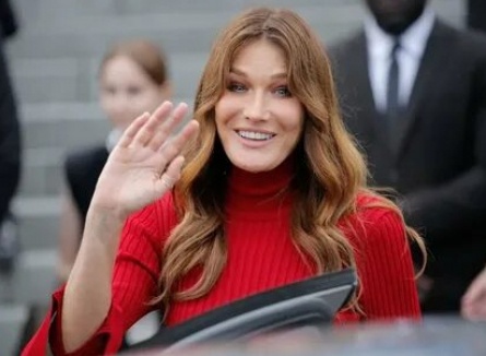 Карла Бруни закакатила скандал из-за фото кадры Карла Бруни закакатила скандал из-за фото кадры