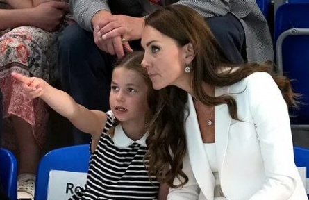 Кейт Миддлтон должна родить первенца к середине лета кадры