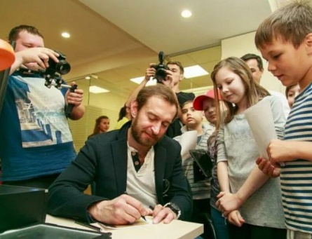 Трагическая история Константина Хабенского: первая жена и благотворительность в пользу онкобольных детей кадры Трагическая история Константина Хабенского: первая жена и благотворительность в пользу онкобольных детей кадры