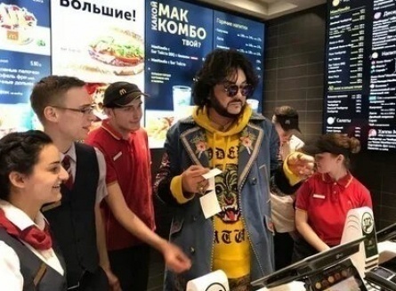 Киркоров устроился в Макдональдс кадры